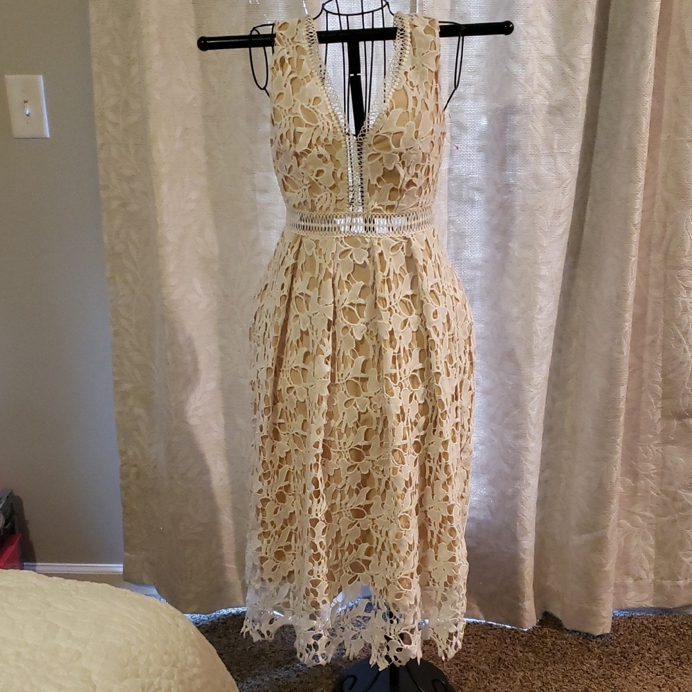 Elegant Cream Lace Dress
